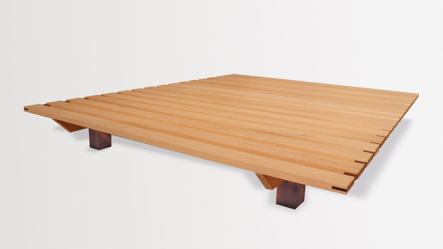 Bett Style; Ausführung: Buche / Nussbaum
